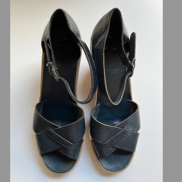 Elemand Tan Wedge Sandals - Picture 3 of 8